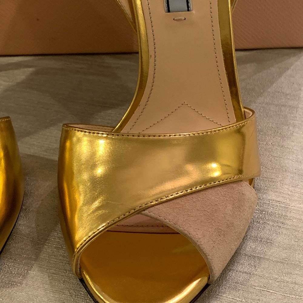 heels - Picture 2 of 7